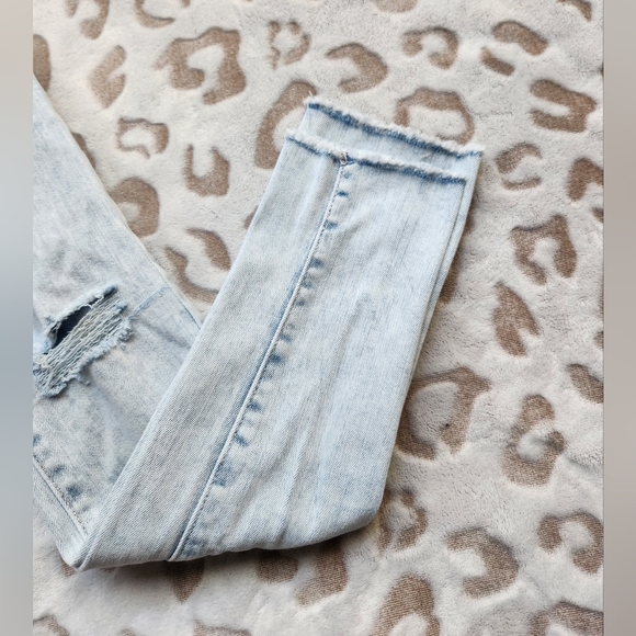 Girls Light Washed Distressed Old Navy Ballerina Skinny Jeans Size 16 - Picture 7 of 7